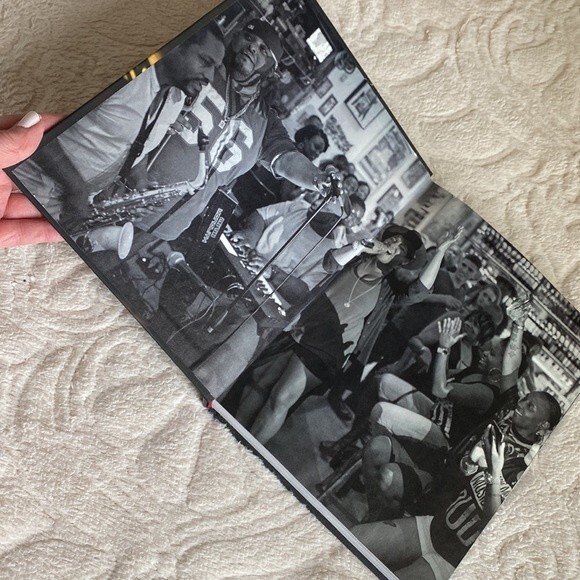 COOKBOOK * RED ROOSTER of HARLEM The cookbook by Marcus Samuelsson. - Picture 3 of 16